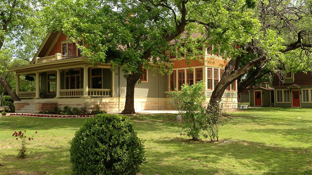 Iron Horse Inn | 616 Thorp Spring Rd, Granbury, TX 76048 | Phone: (817) 993-9847