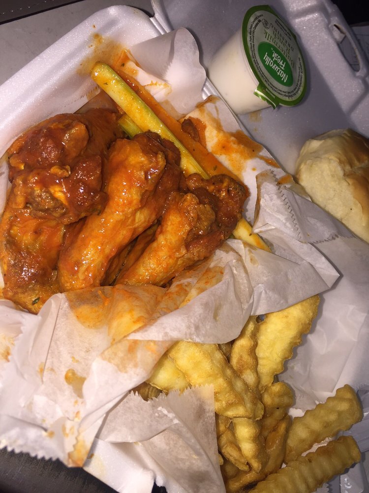 Crumpys Hot Wings on Germantown Pkwy | 420 S Germantown Pkwy, Cordova, TN 38018, USA | Phone: (901) 207-1273