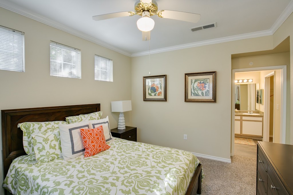 Vineyard Springs Apartments | 18200 Blanco Springs, San Antonio, TX 78258 | Phone: (210) 526-3959