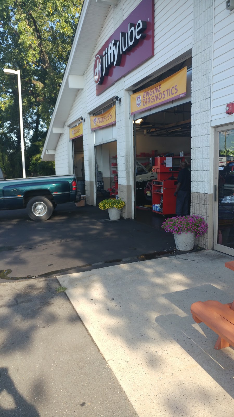 Jiffy Lube Oil Change and Multicare | 702 NJ-33, Mercerville, NJ 08619, USA | Phone: (609) 586-4596