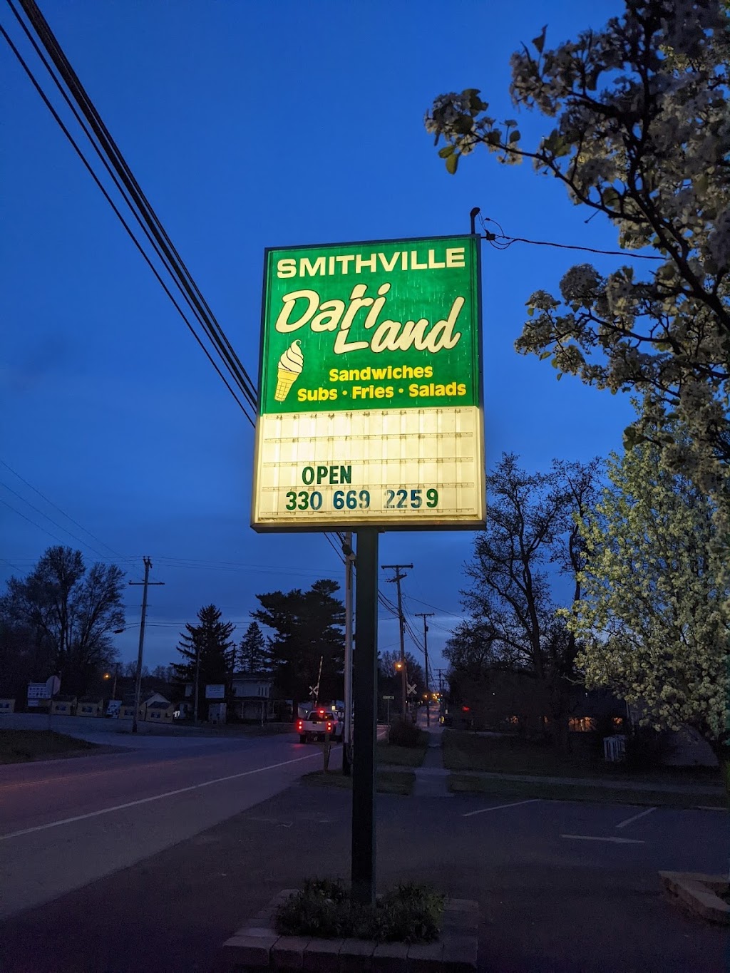 Smithville Dari Land | 736 E Main St, Smithville, OH 44677, USA | Phone: (330) 669-2259