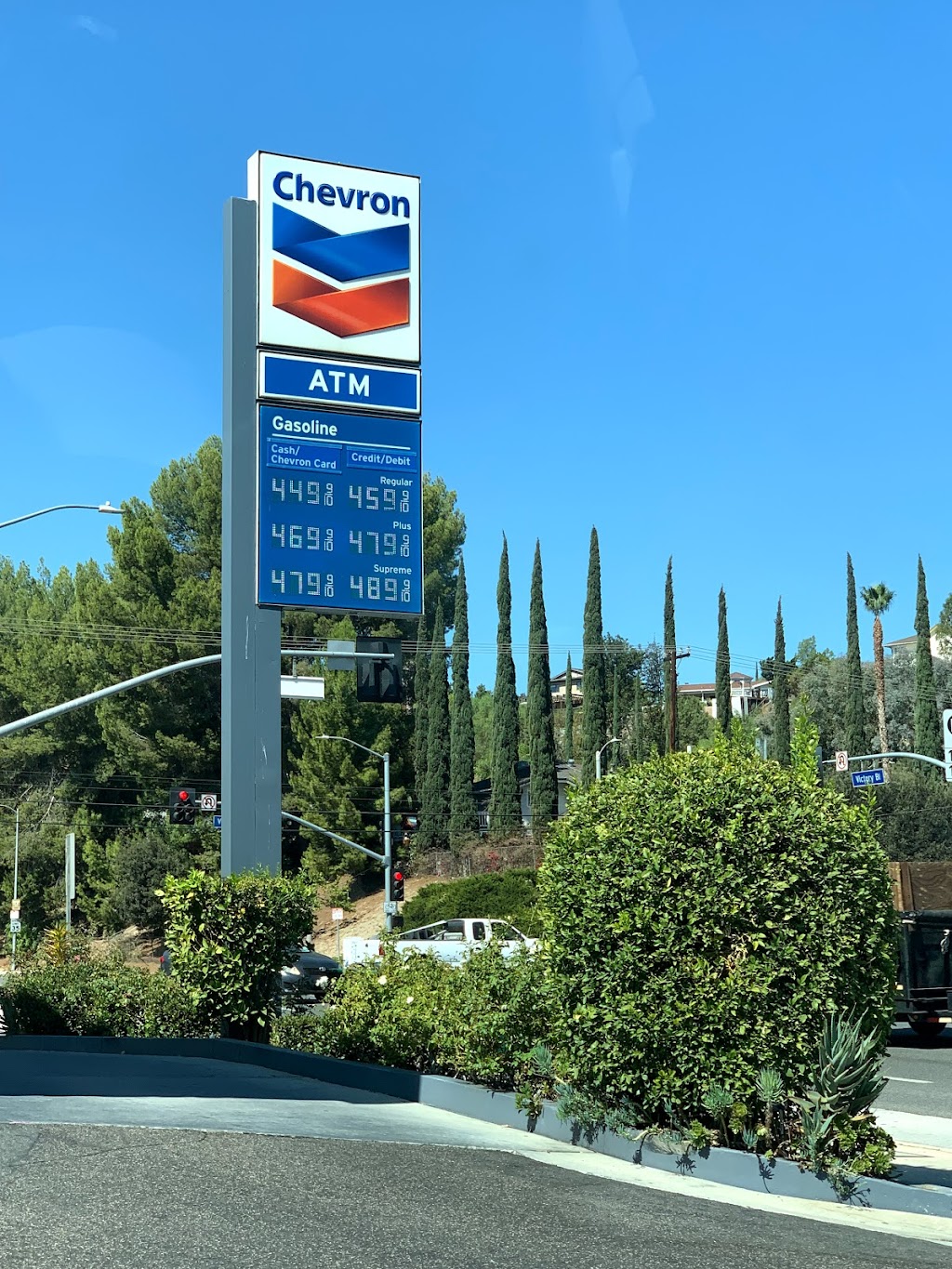 Chevron | 24336 Victory Blvd, Woodland Hills, CA 91367, USA | Phone: (818) 883-2540