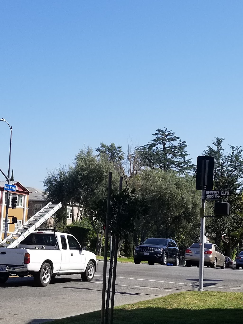 Robert Burns Park | 225 N Van Ness Ave, Los Angeles, CA 90004, USA | Phone: (213) 485-4833