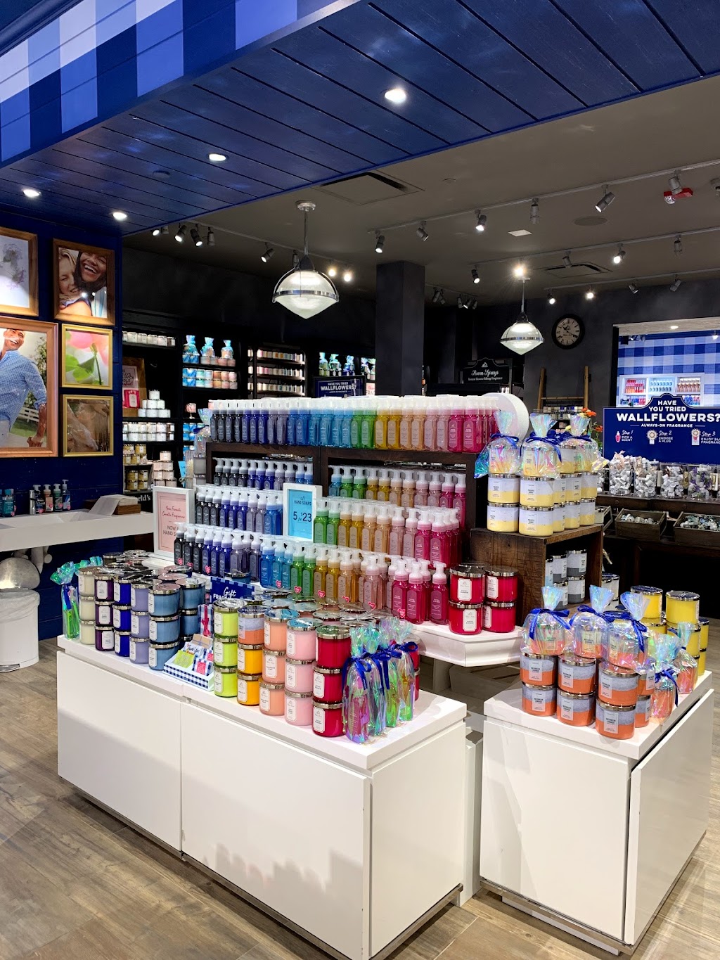 Bath & Body Works | 17305 Davenport St, Omaha, NE 68118, USA | Phone: (402) 289-2749