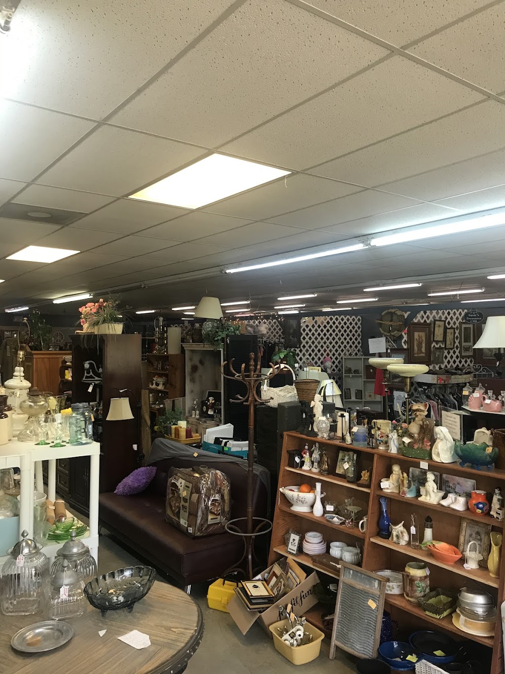 Trendy Consignments | Valley Rd, Oneonta, AL 35121, USA | Phone: (205) 625-7273