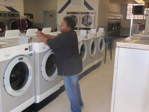 Main Street Laundry Land Laundromat | 420 Main St, Smithfield, VA 23430, USA | Phone: (434) 793-2011