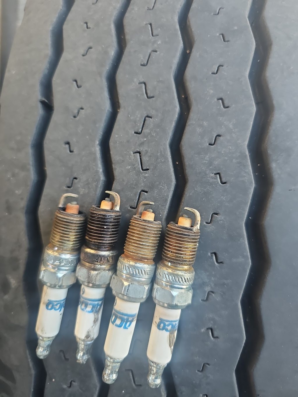 MOBILE MECANICO Y ELECTRICO | 10153 Woodman Ave, Mission Hills, CA 91345, USA | Phone: (818) 668-0700