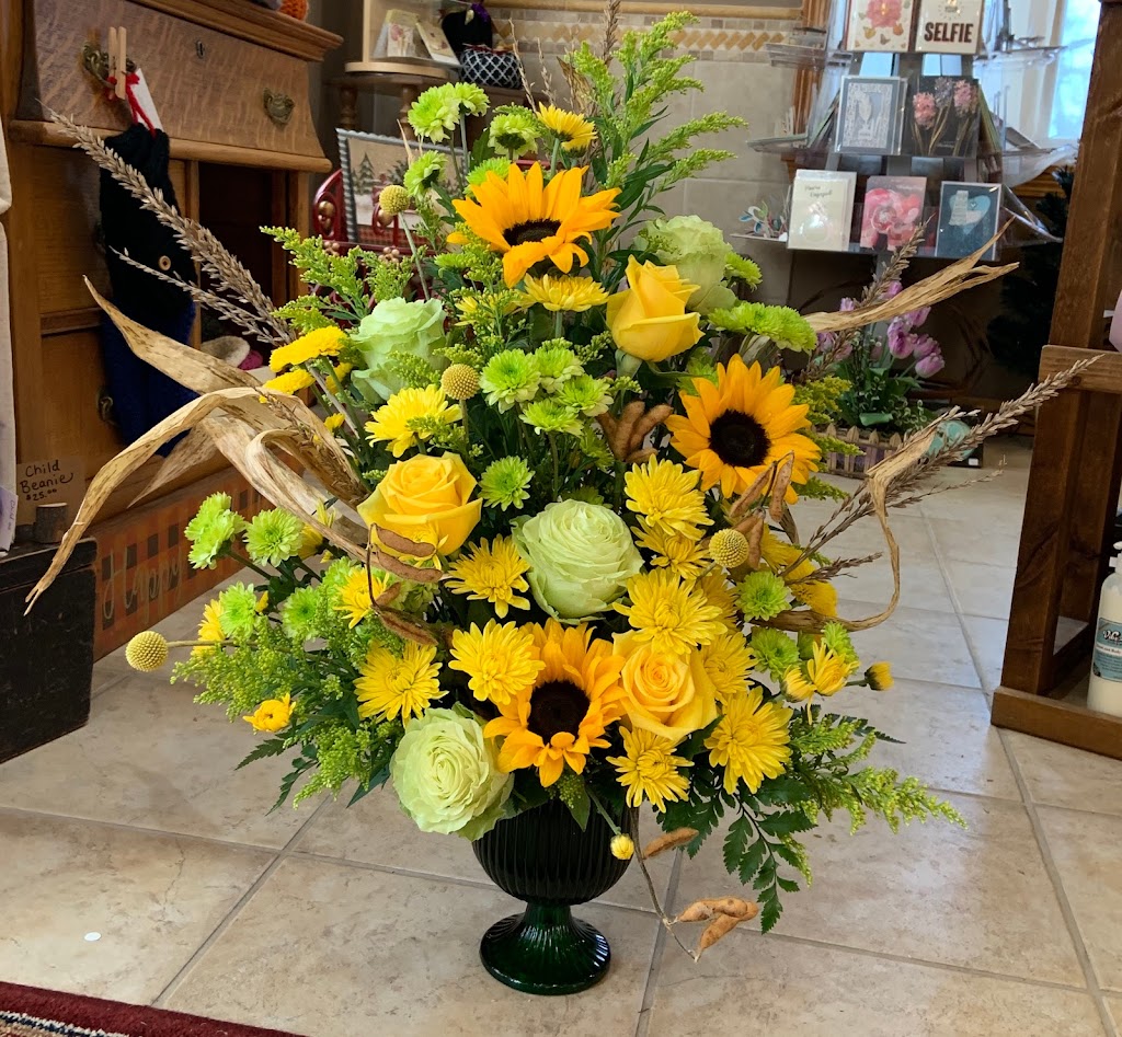 Main St Blooms & Boutique | 20765 W Main St, Lannon, WI 53046, USA | Phone: (262) 293-9474