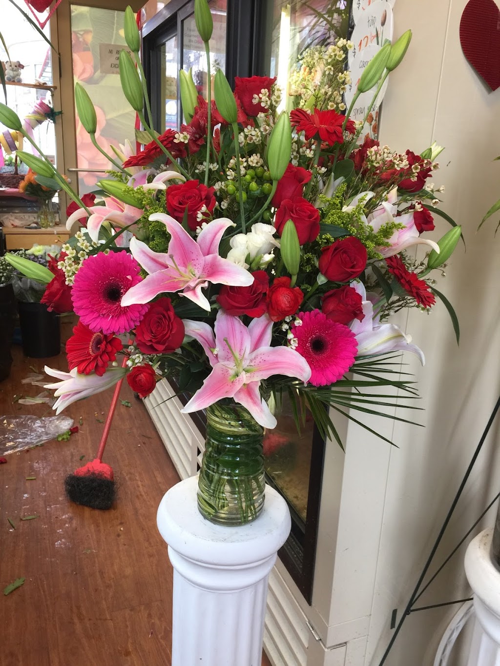 Flowers By Lili | 3 Main St, Edgewater, NJ 07020, USA | Phone: (201) 568-3569