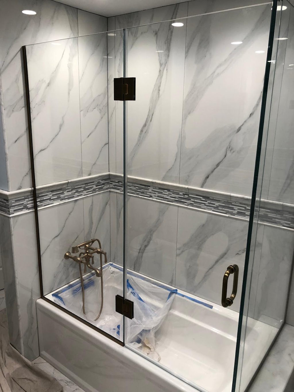 shower doors and table tops | 495 E 178th St, The Bronx, NY 10457, USA | Phone: (347) 372-8635