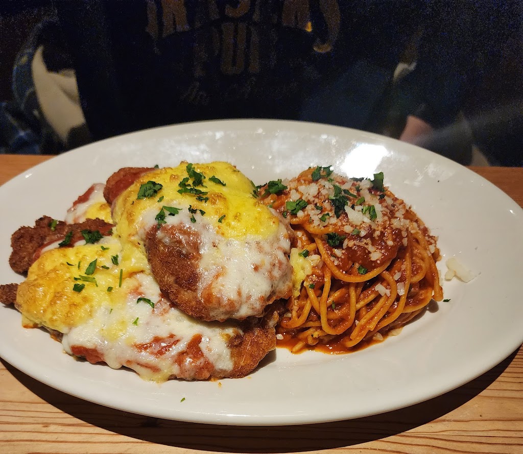 Silvios Trattoria e Pizzeria | 225 Canton Ctr Rd, Canton Township, MI 48188, USA | Phone: (734) 214-6666