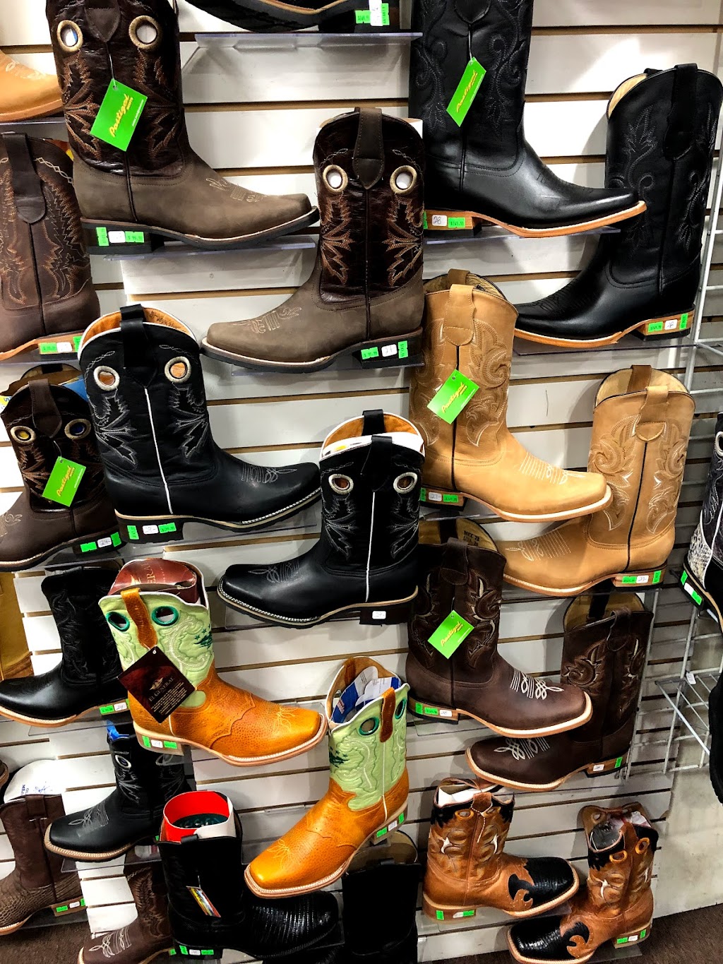 El Norteño Western Wear | 2211 Belvidere Rd, Waukegan, IL 60085, USA | Phone: (847) 782-7234