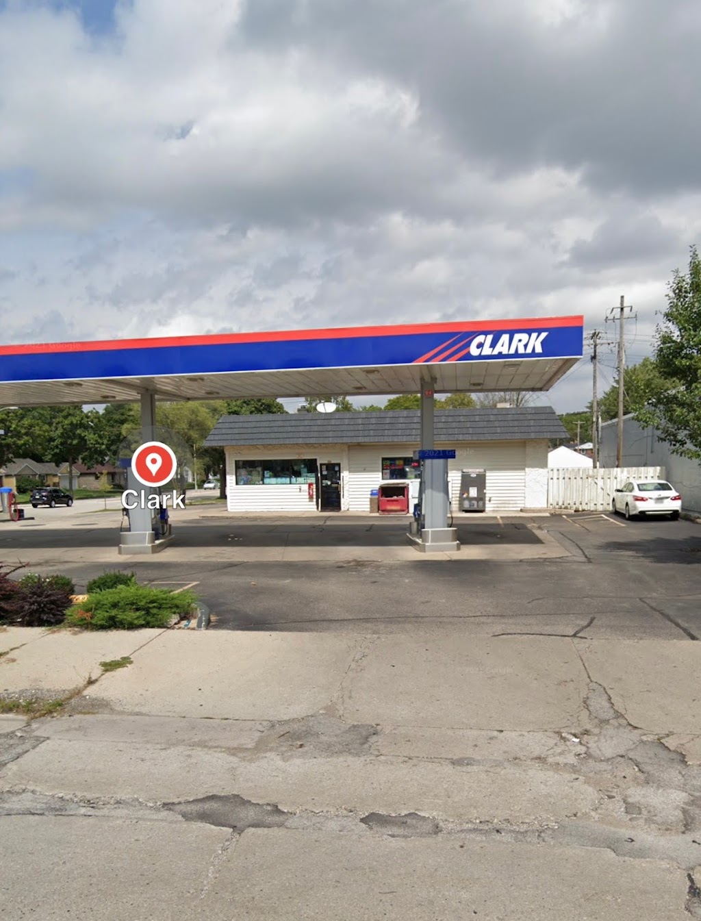 Clark Gas Station & Convenient Store | 5030 W Howard Ave, Milwaukee, WI 53220, USA | Phone: (414) 616-1804