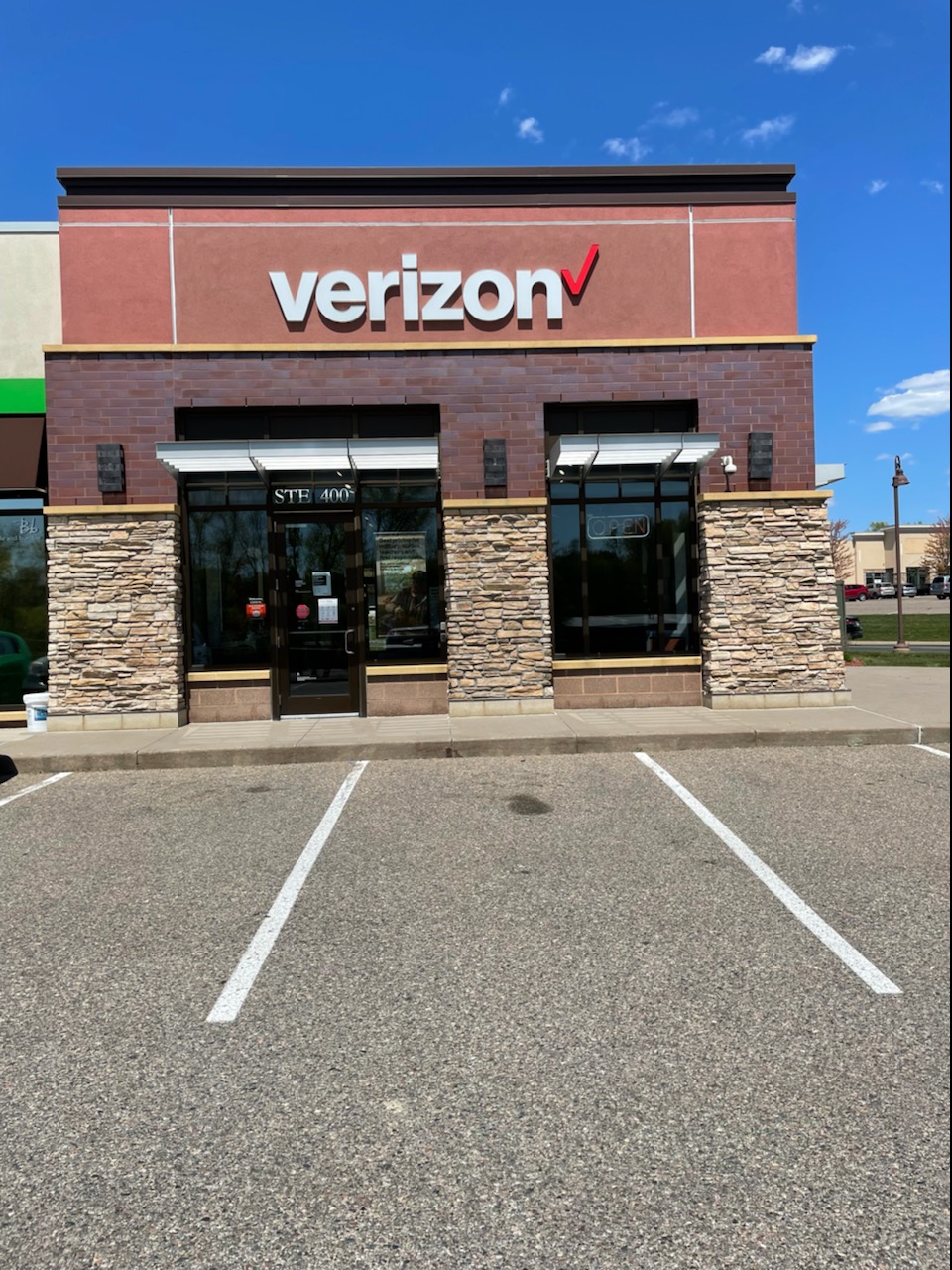 Verizon Authorized Retailer - Victra | 325 Clydesdale Trail Ste 400, Medina, MN 55340 | Phone: (612) 568-1430