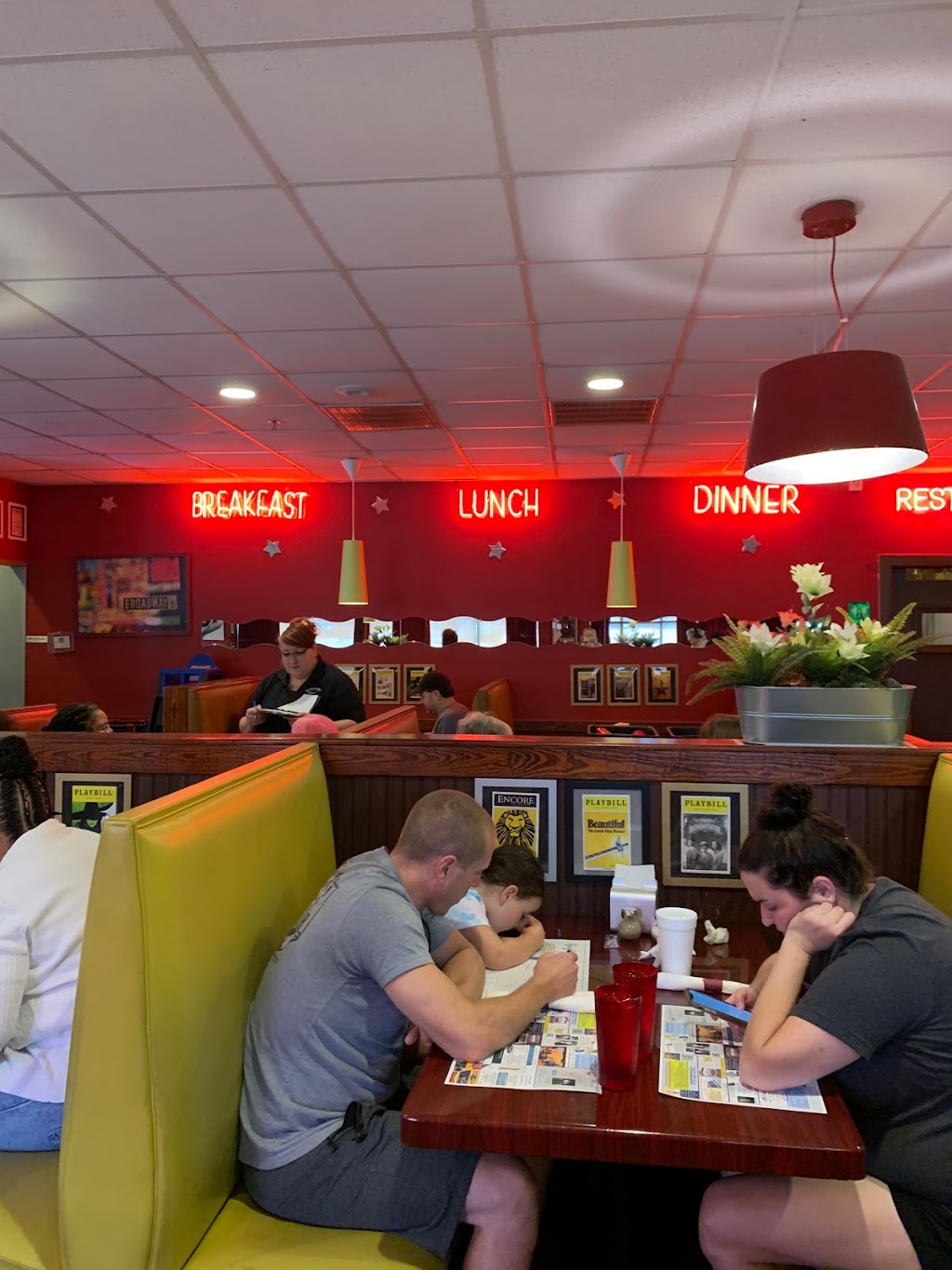 Broadway Diner | 535 Glynn St S Ste 1009, Fayetteville, GA 30214, USA | Phone: (770) 716-2628