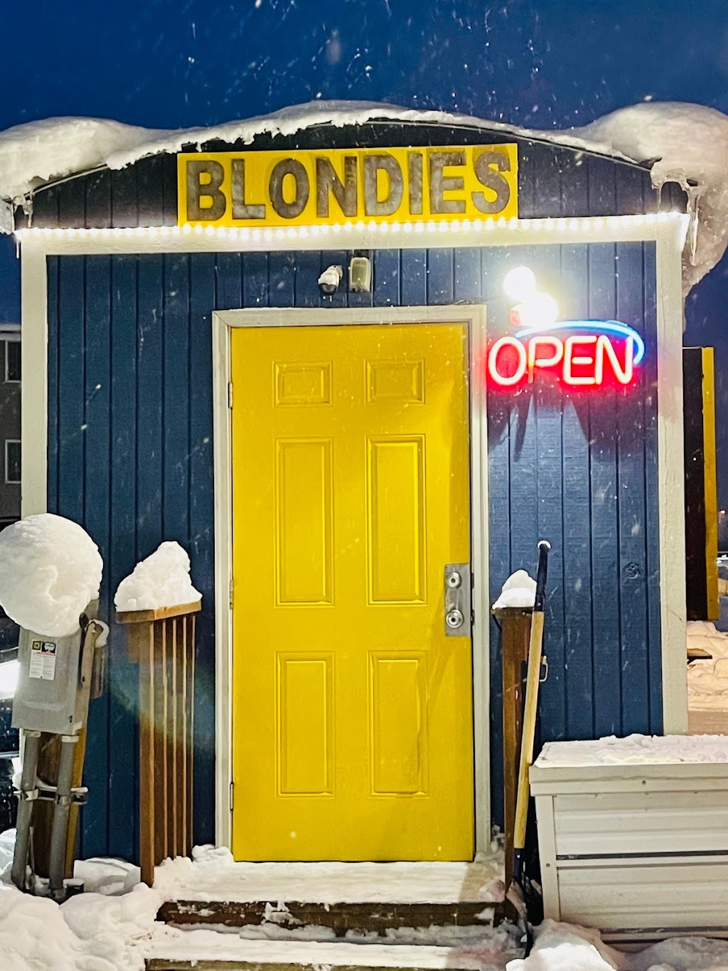 Blondies Espresso | 13111 Old Glenn Hwy, Eagle River, AK 99577, USA | Phone: (907) 232-7838