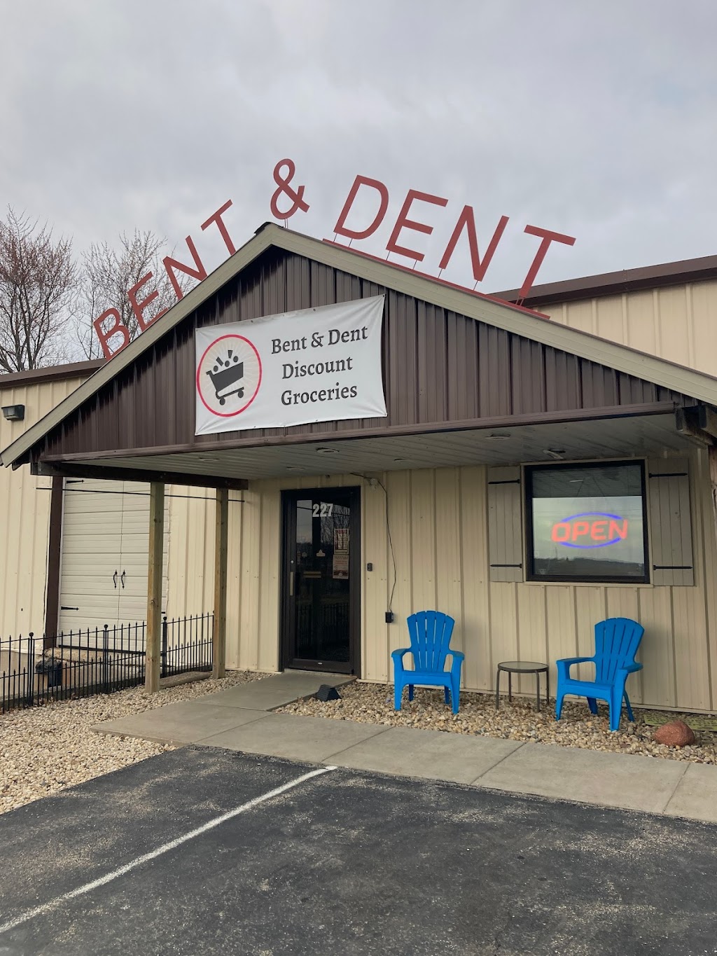 B & B Bent and Dent Groceries | 227 US-51, Arlington, WI 53911, USA | Phone: (608) 635-2760