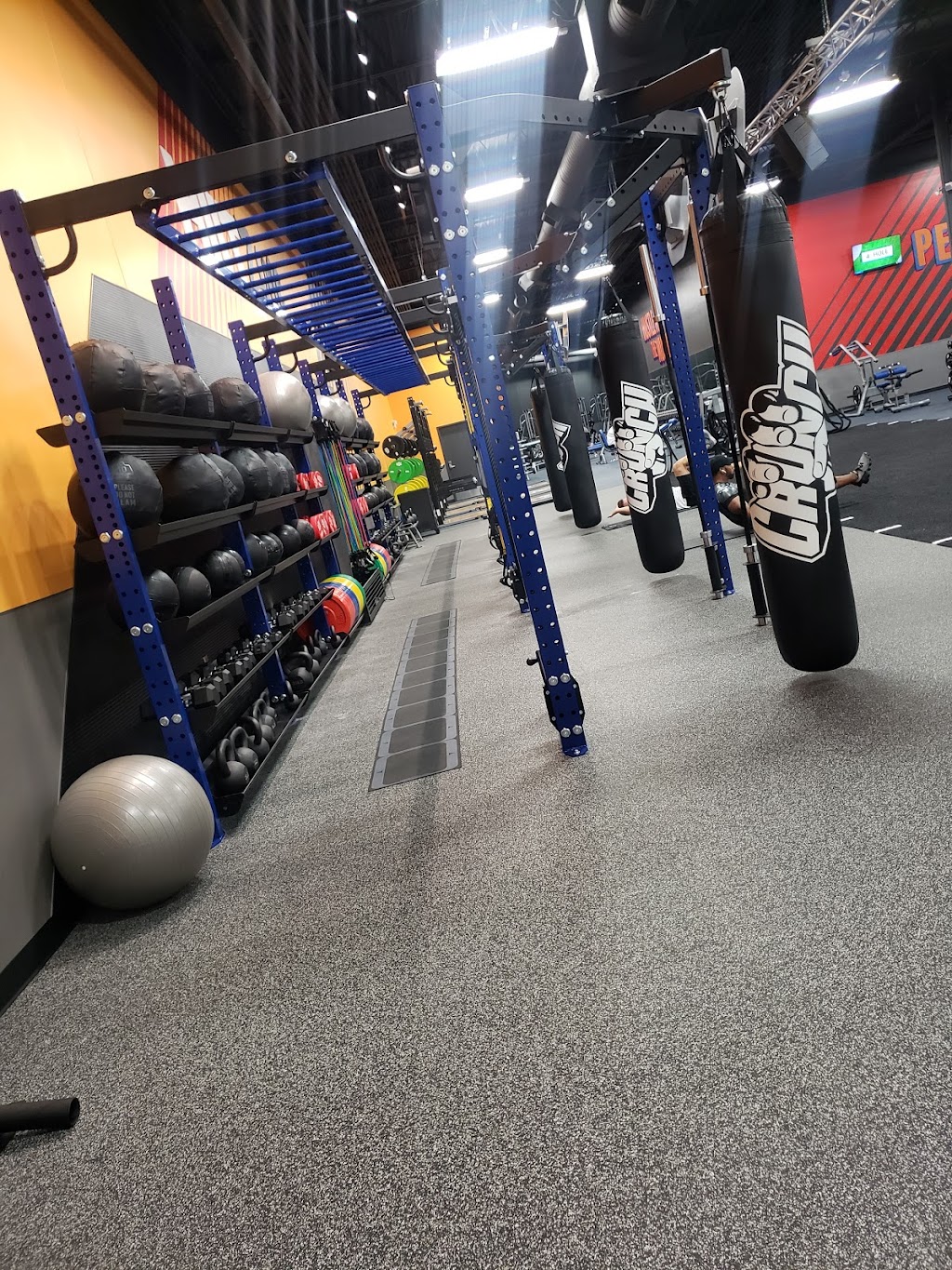 Crunch Fitness - Hoover | 1694 Montgomery Hwy, Hoover, AL 35216, USA | Phone: (205) 876-6669