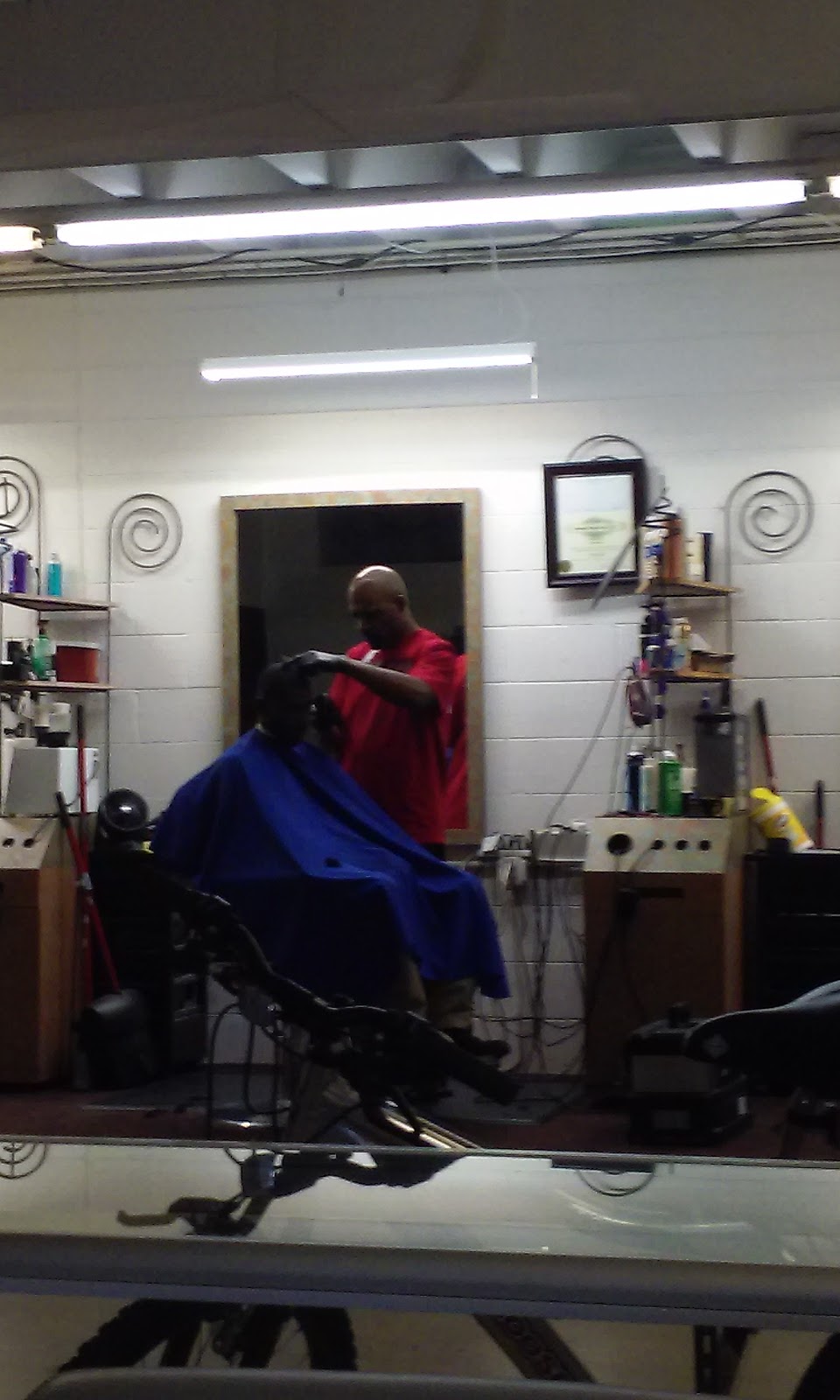 Struthers Unisex Barber Shop | 26010 Eureka Rd, Taylor, MI 48180, USA | Phone: (734) 992-3797