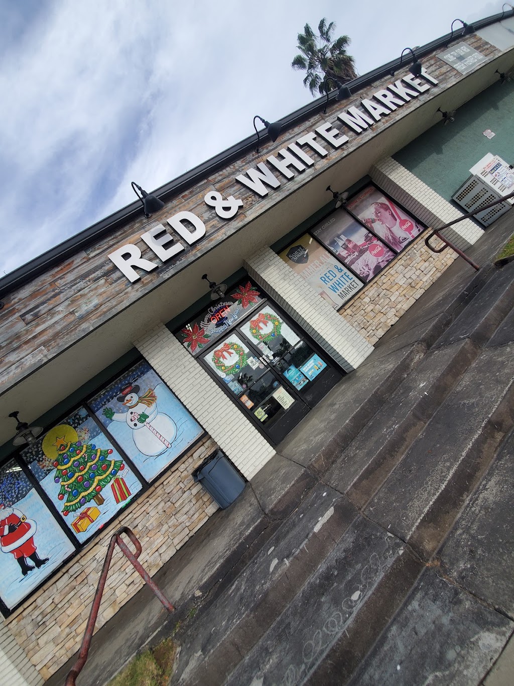 Red & White Superette Inc | 700 N Coast Hwy, Oceanside, CA 92054, USA | Phone: (760) 722-5557