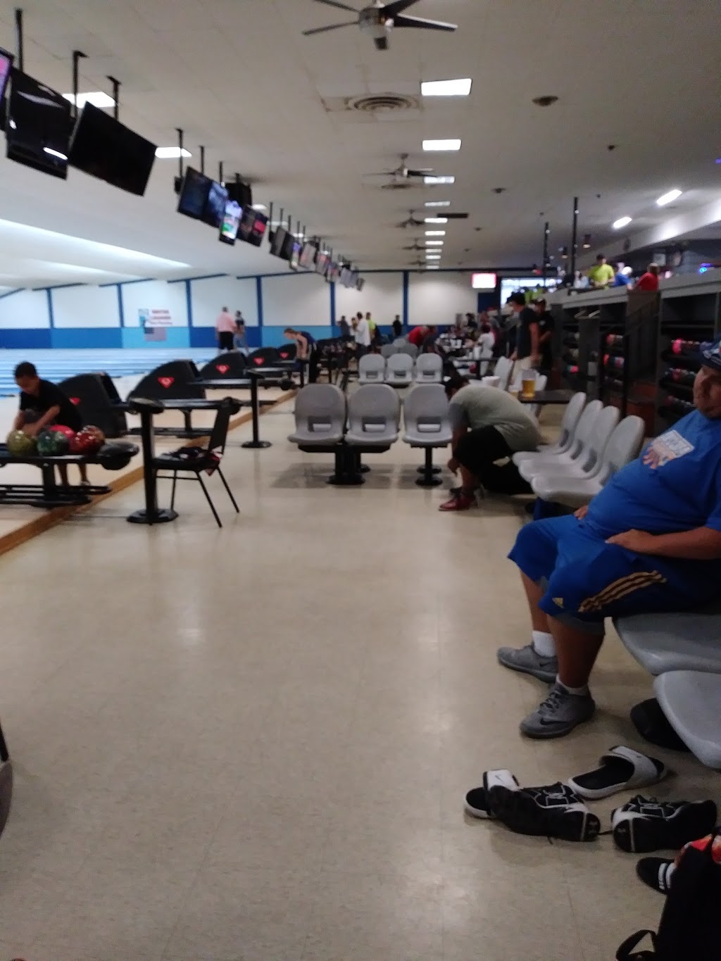 Du Bowl Lanes | 2711 Lemay Ferry Rd, St. Louis, MO 63125, USA | Phone: (314) 892-3900