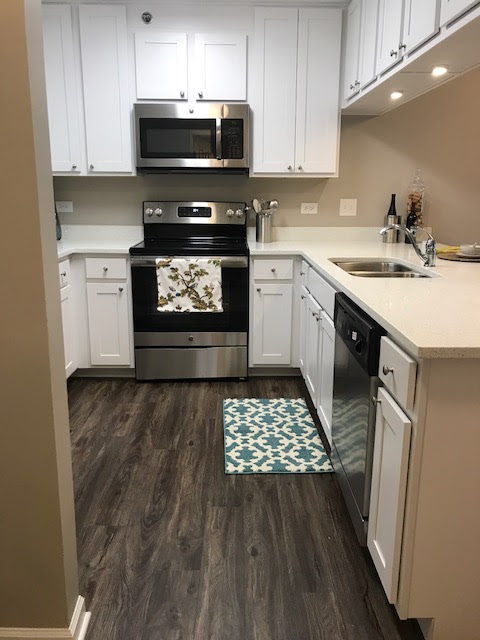 Bristol Club Apartments | 5700 Walnut Ave, Downers Grove, IL 60516, USA | Phone: (630) 969-1010