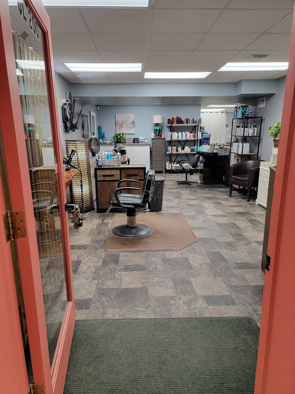 Carl & Christys Salon | 1705 McPherson Ave, Council Bluffs, IA 51503, USA | Phone: (712) 322-1625