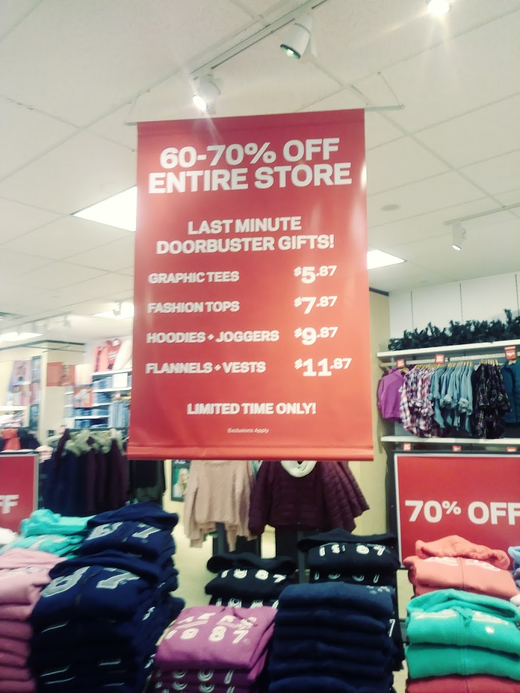 Aéropostale | 9911 Avon Lake Rd #480, Burbank, OH 44214, USA | Phone: (330) 948-3103