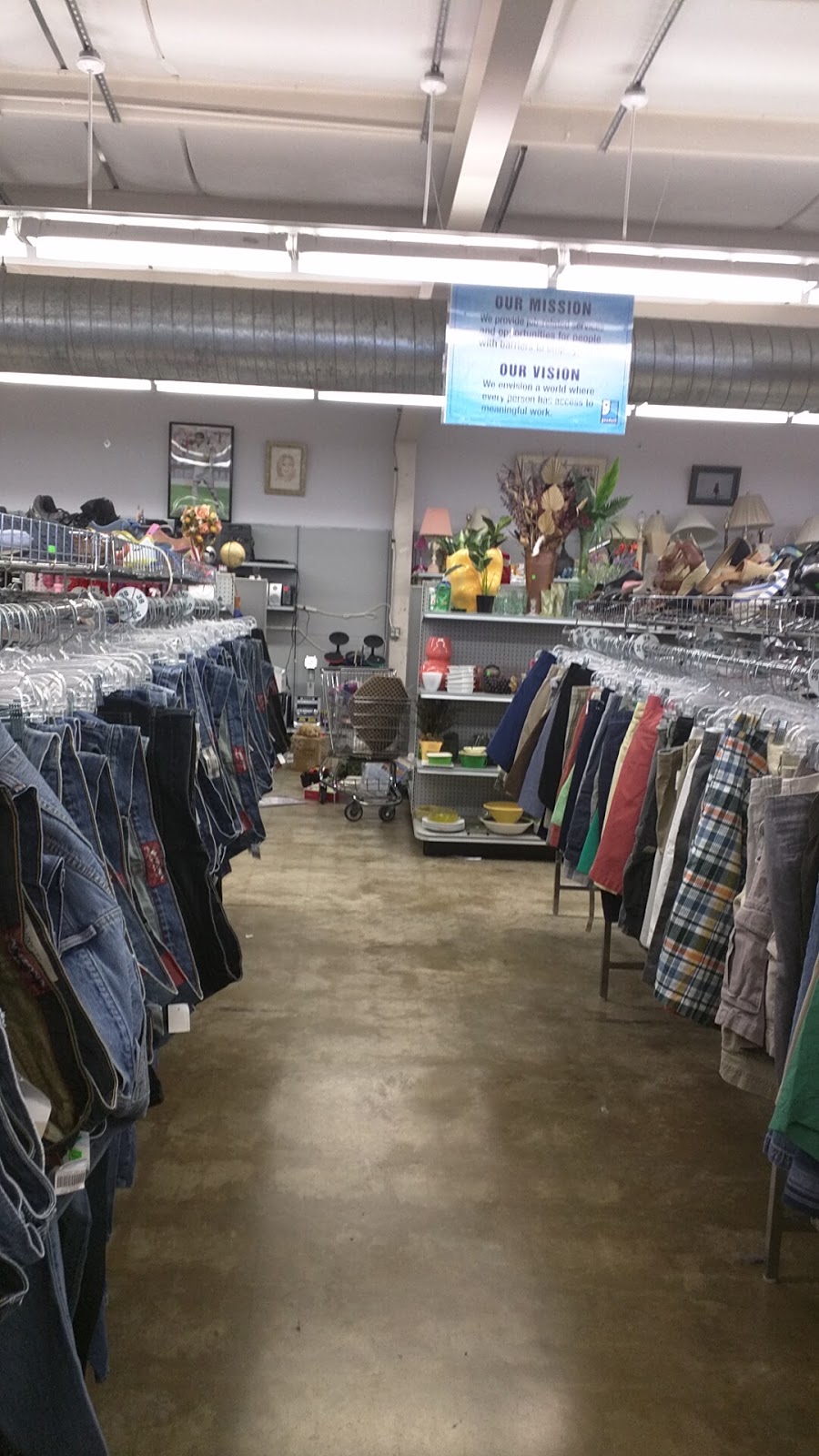 Goodwill Central Texas Lake Austin Store | 2411 Lake Austin Blvd, Austin, TX 78703, USA | Phone: (512) 478-6711