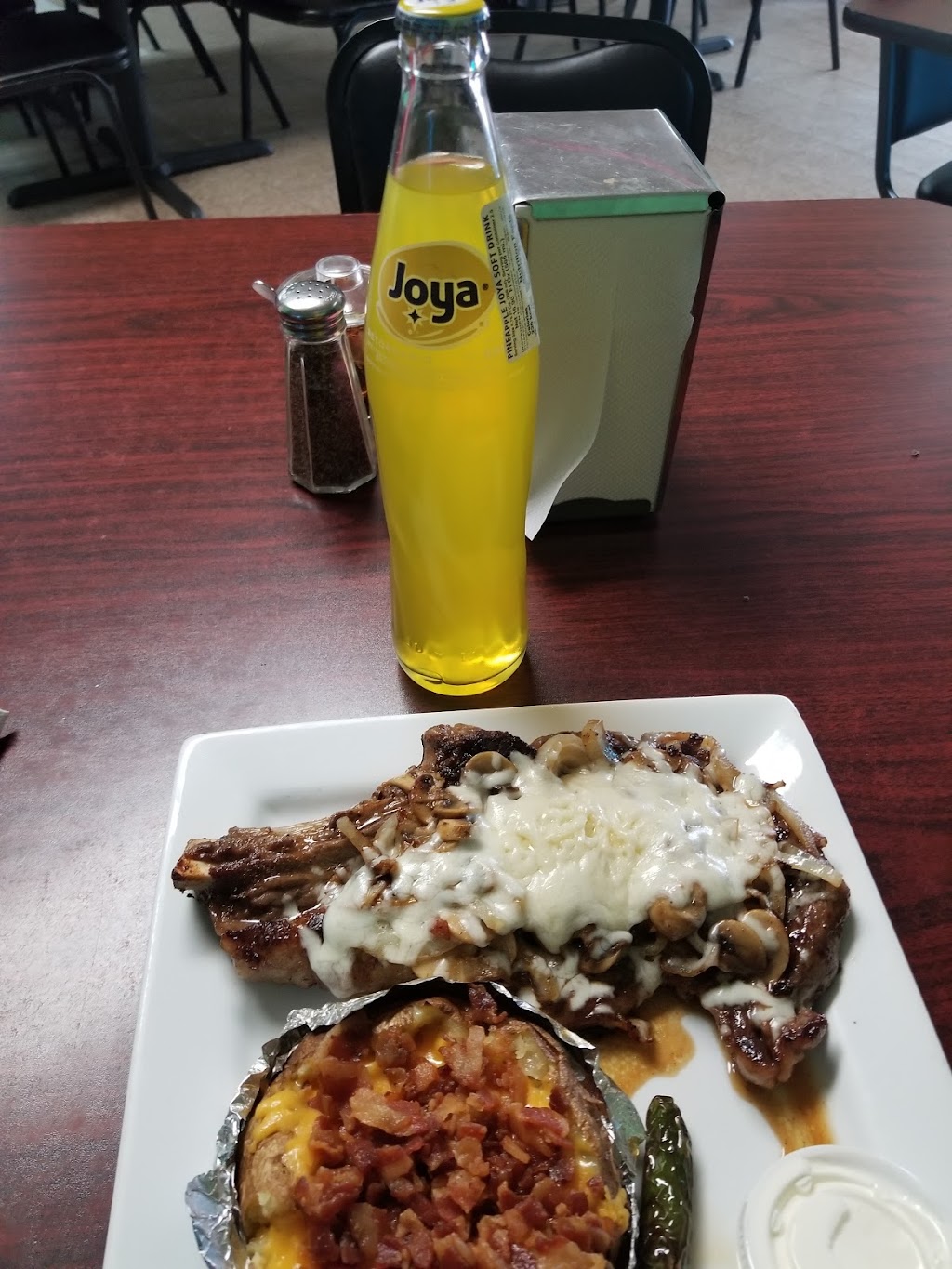 Mariscos El Jarocho | 1910 US-83, Zapata, TX 78076 | Phone: (956) 750-3195