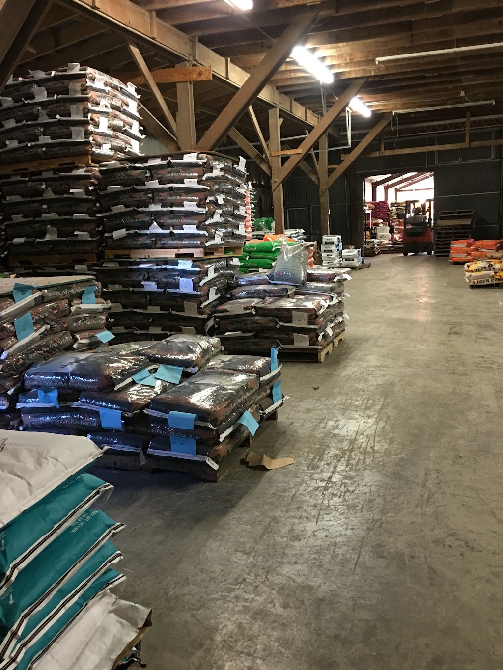 Producers Co-Op - Seguin | 3038 I-10 Frontage Rd, Seguin, TX 78155, USA | Phone: (830) 379-1750