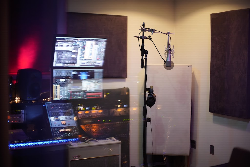 NewVine Music Studios | 1639 11th St, Santa Monica, CA 90404, USA | Phone: (310) 658-2754