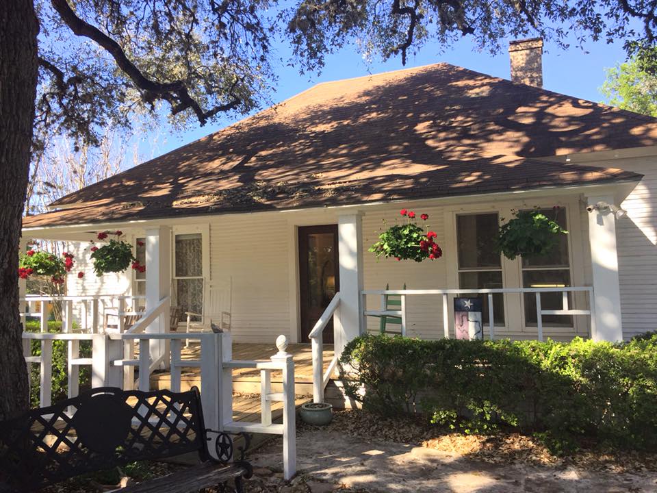 The Village Store A Community Thrift Shop | 450 River Rd, Wimberley, TX 78676, USA | Phone: (512) 847-5400