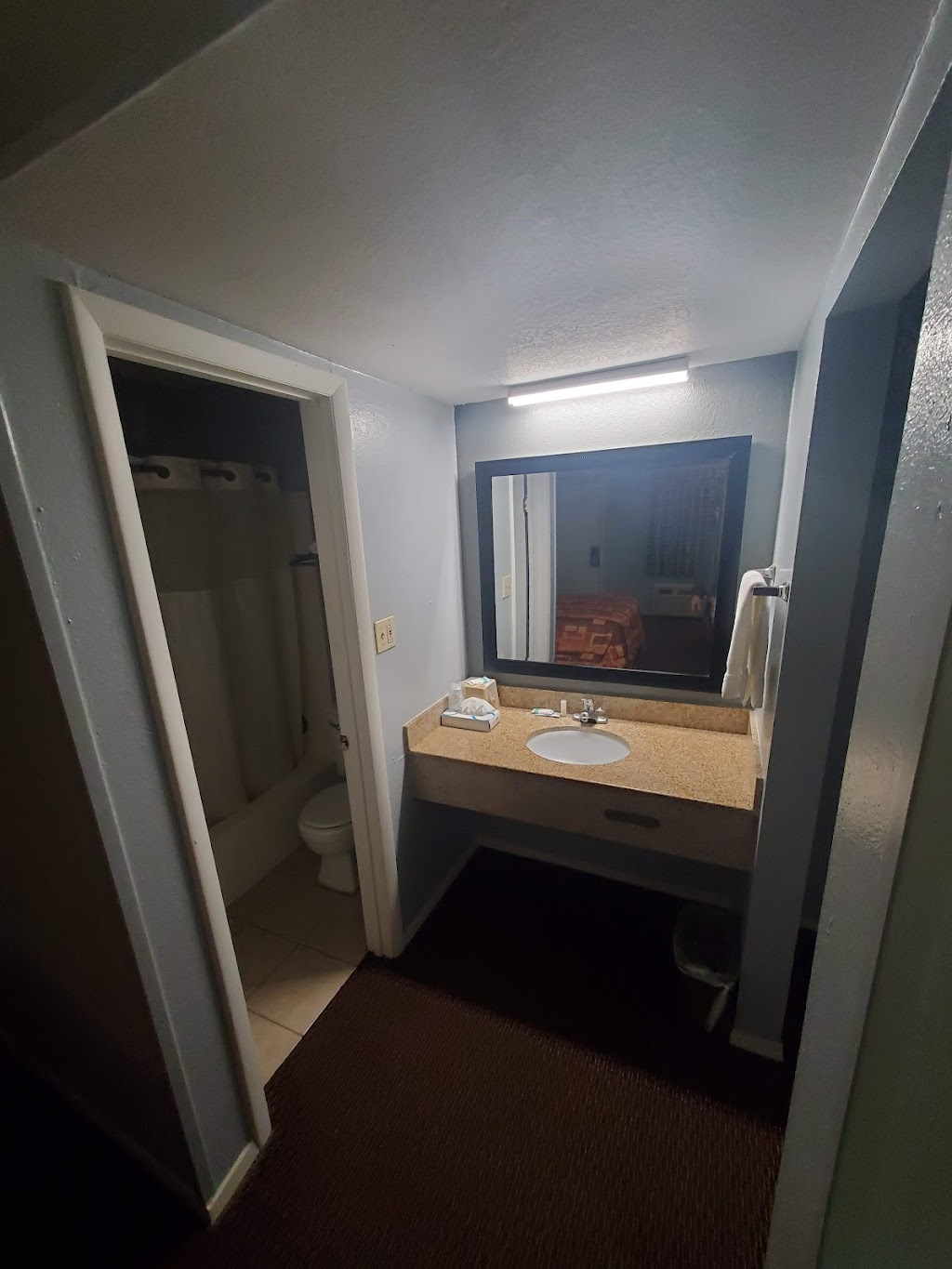 Wilshire Inn Motel | 1720 E E Main St, Cushing, OK 74023, USA | Phone: (918) 225-1900