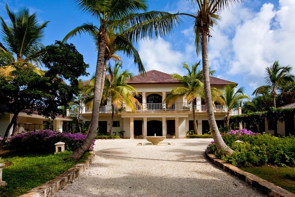 Vacation Living | 5770 Commerce Ln, South Miami, FL 33143, USA | Phone: (888) 742-3988