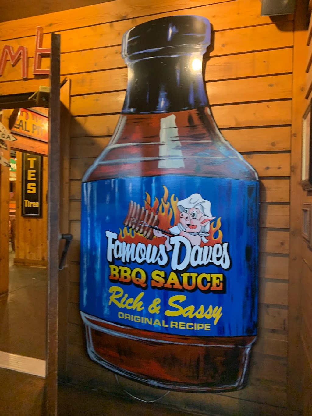 Famous Daves Bar-B-Que | 8605 Citadel Way, Louisville, KY 40220, USA | Phone: (502) 493-2812