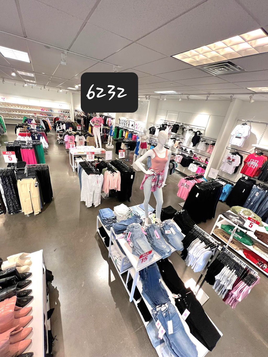 Charlotte Russe | 1155 Buck Creek Rd G 702, Simpsonville, KY 40067, USA | Phone: (502) 722-5887