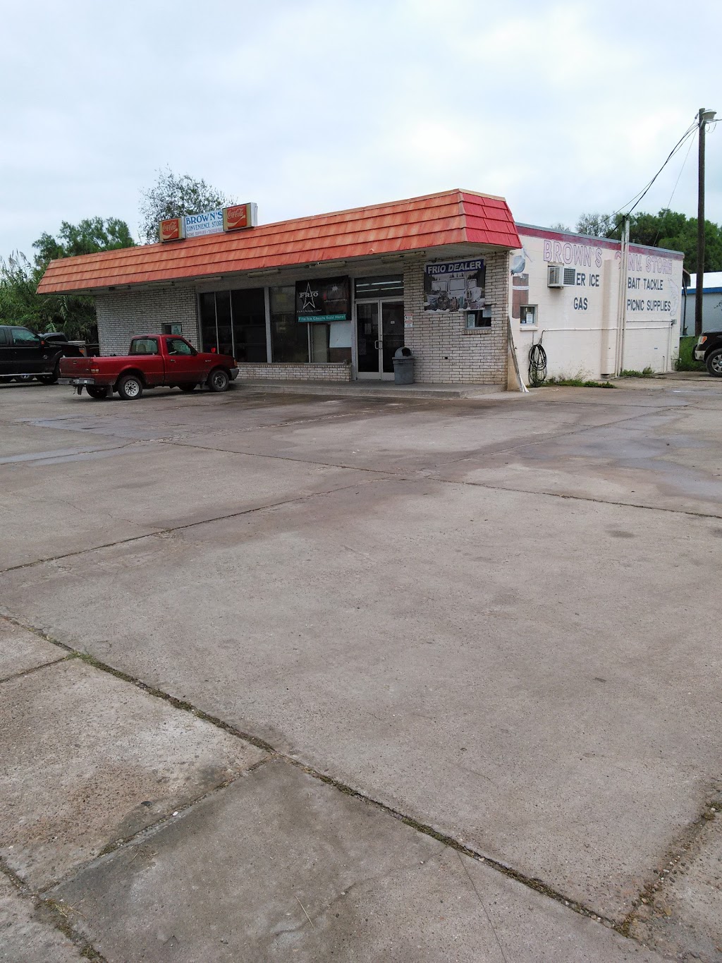 Browns Convenience Store | 548 S County Road 1140, Riviera, TX 78379, USA | Phone: (361) 297-5747