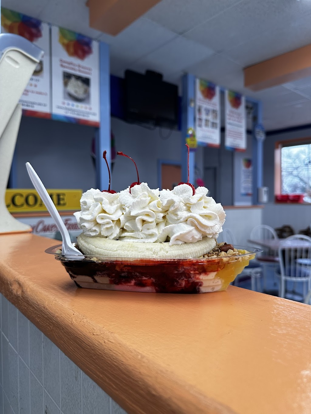 Big Dipper Ice Cream Parlor | 950 Central Ave, Dunkirk, NY 14048, USA | Phone: (716) 366-0616