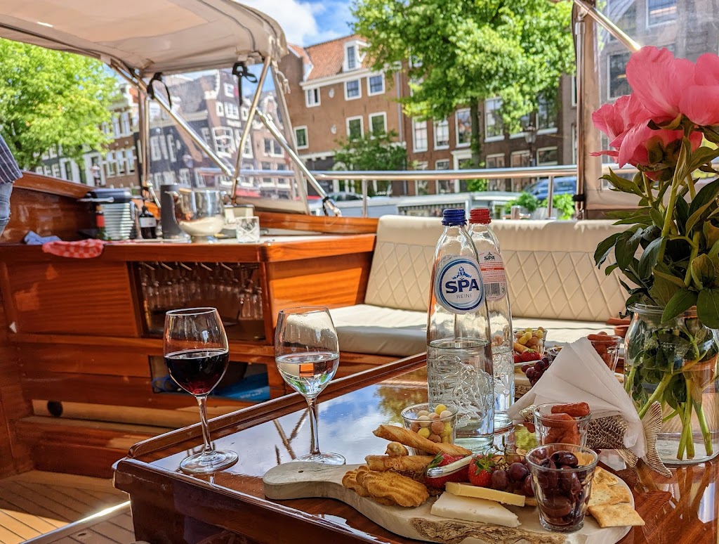 Pure Boats Amsterdam | Keizersgracht 106, 1015 CV Amsterdam, Netherlands | Phone: 020 215 7420