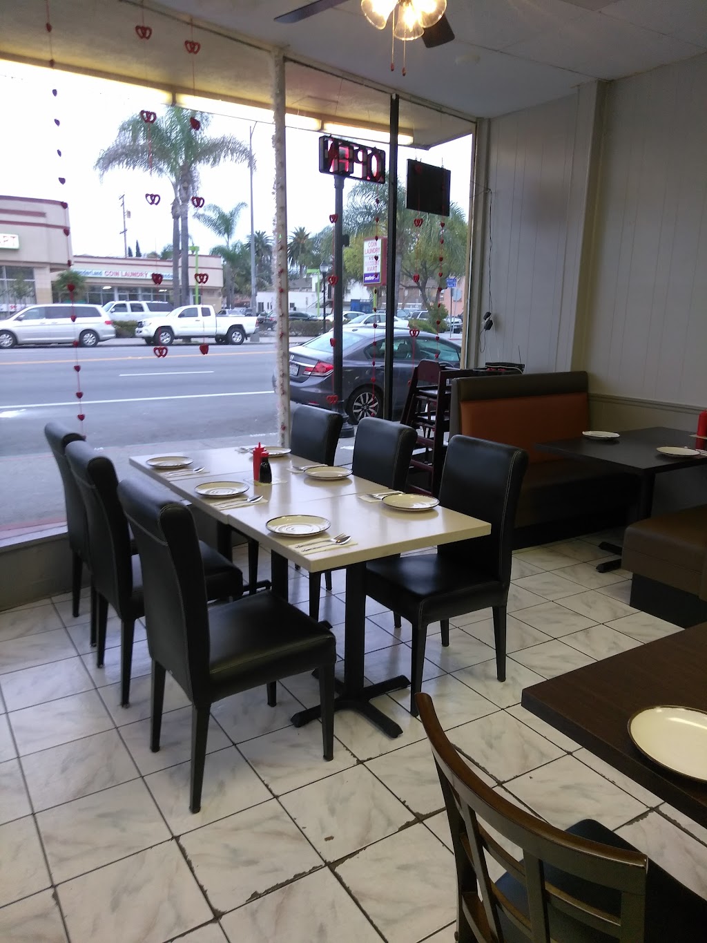 Happy Thai Restaurant | 2081 Pacific Ave, Long Beach, CA 90806, USA | Phone: (562) 599-2437