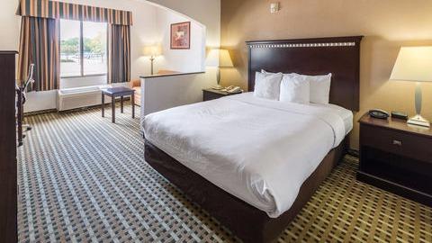 Quality Suites Burleson - Ft. Worth | 321 S Burleson Blvd, Burleson, TX 76028, USA | Phone: (817) 349-2811