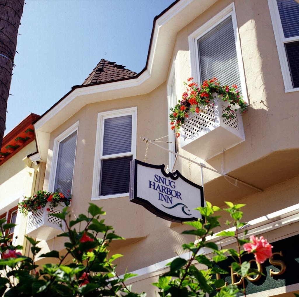 Snug Harbor Inn | 108 Sumner Ave, Avalon, CA 90704, USA | Phone: (310) 510-8400