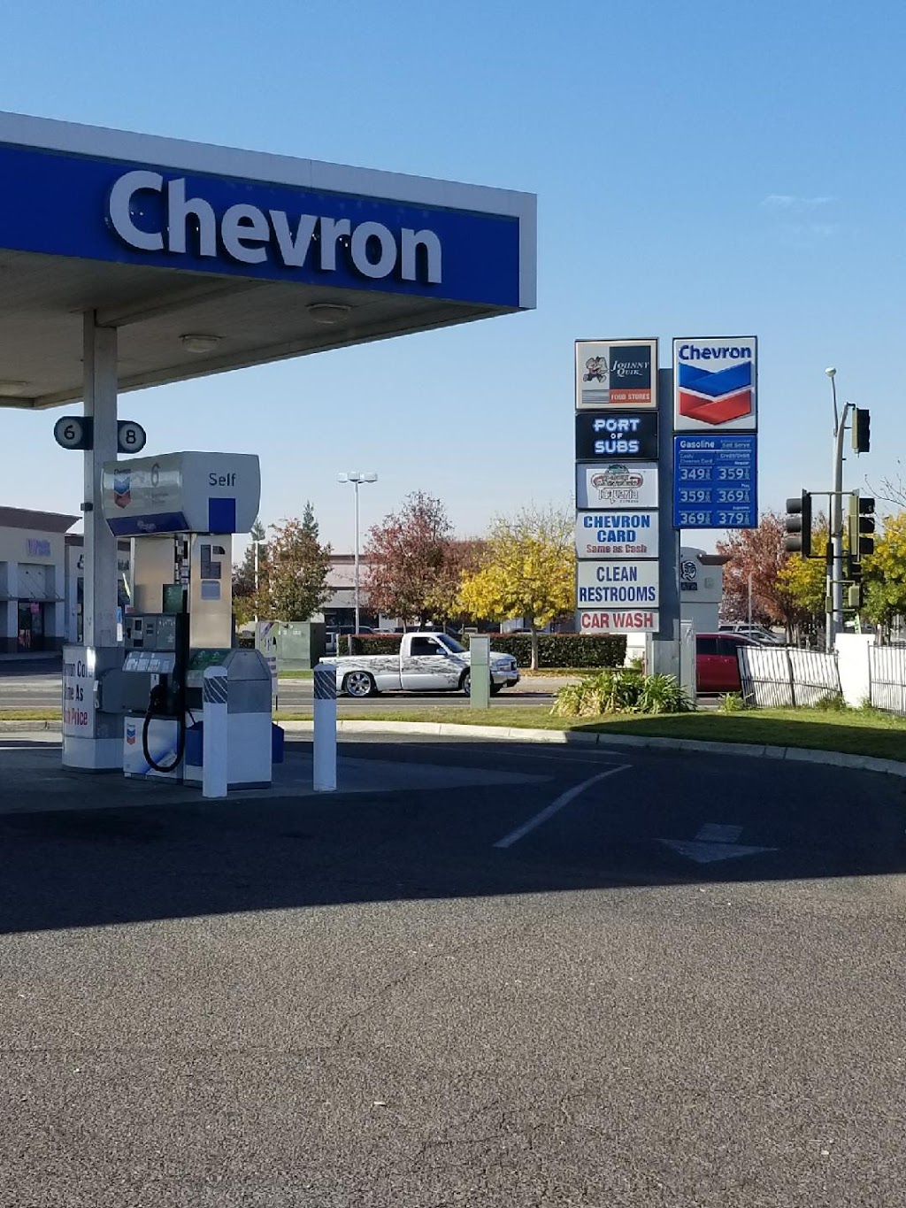 Johnny Quik Food Store / Chevron Gas Station | 4395 W Ashlan Ave, Fresno, CA 93722 | Phone: (559) 276-2067