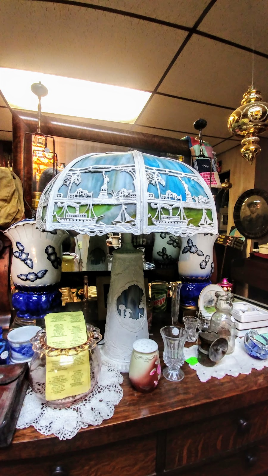 Country Stroll Antiques & Ye Olde Coin Shoppe | 2141 Morgantown Rd Route 119, Uniontown, PA 15401, USA | Phone: (724) 438-2700