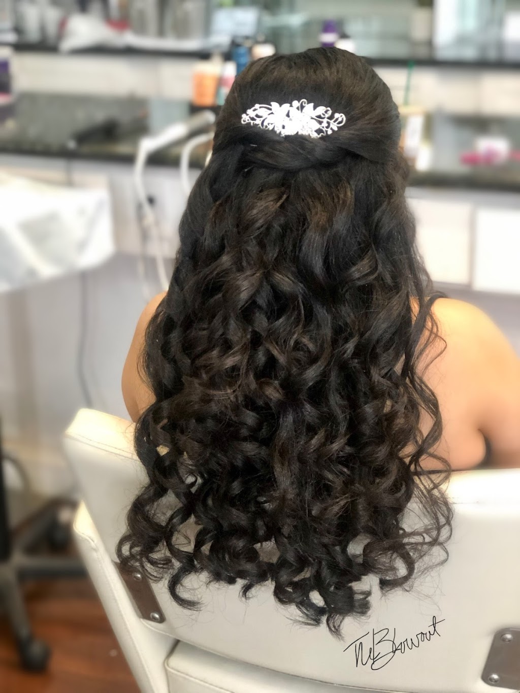 The Blowout | 9165 Elk Grove Florin Rd # 130, Elk Grove, CA 95624, USA | Phone: (916) 686-3823