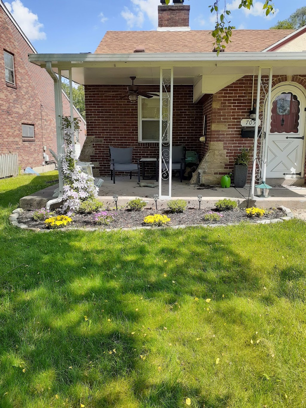 Johnnys Lawncare Services LLC | 389 Longview Bend, Brownsburg, IN 46112, USA | Phone: (937) 272-3367