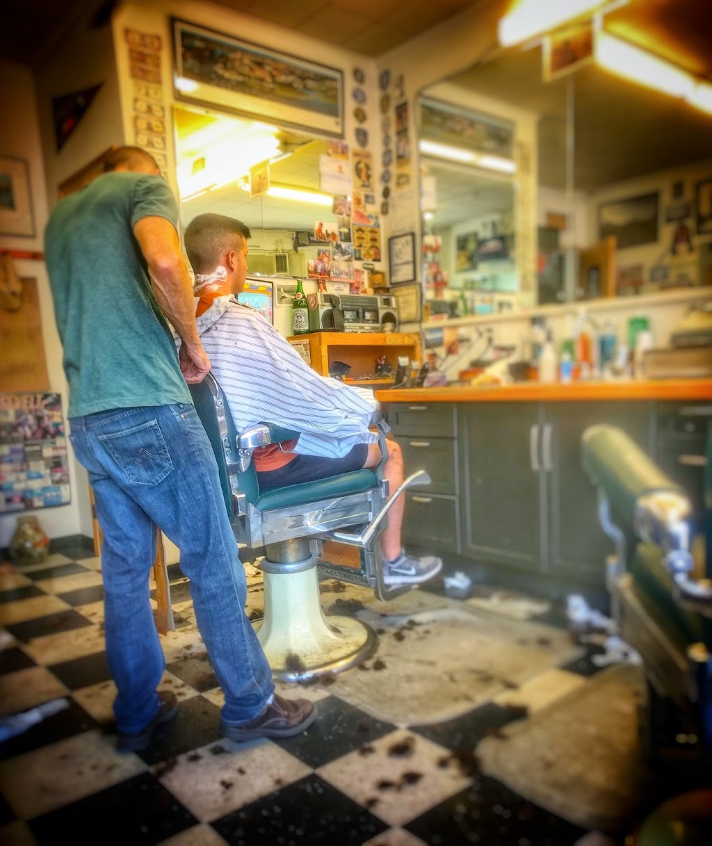 2½ Happy Barbers | 502 NE 65th St, Seattle, WA 98115, USA | Phone: (206) 782-2173