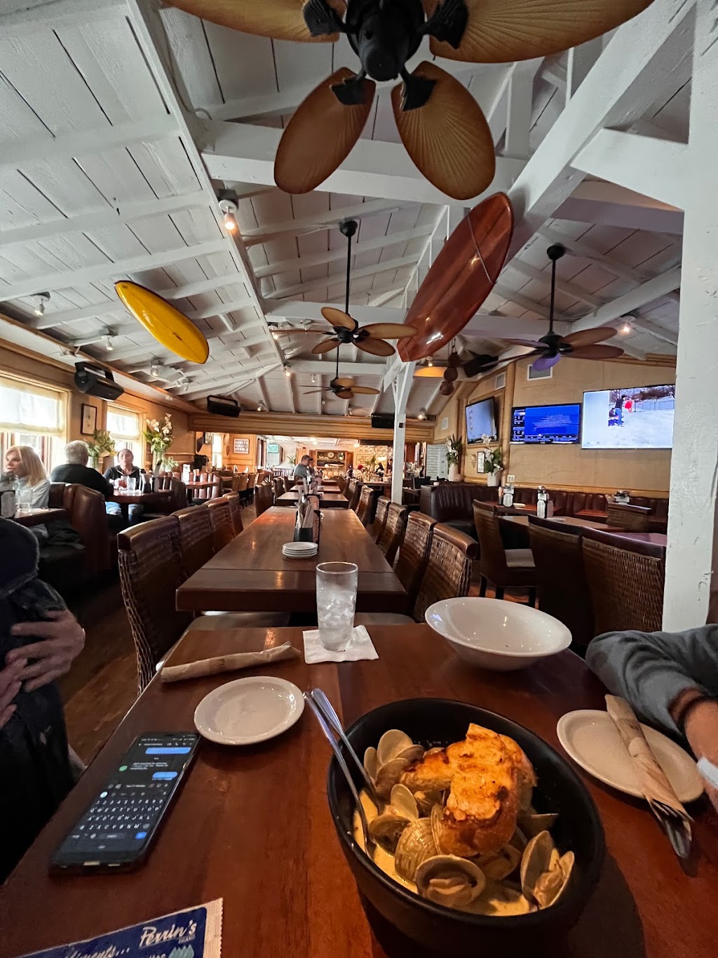 FISHBAR | 3801 Highland Ave, Manhattan Beach, CA 90266, USA | Phone: (310) 796-0200