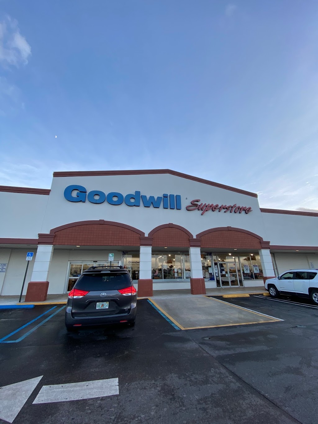 Goodwill - Miami /Westchester/ Tamiami | 9760 SW 8th St, Miami, FL 33174, USA | Phone: (305) 554-1878